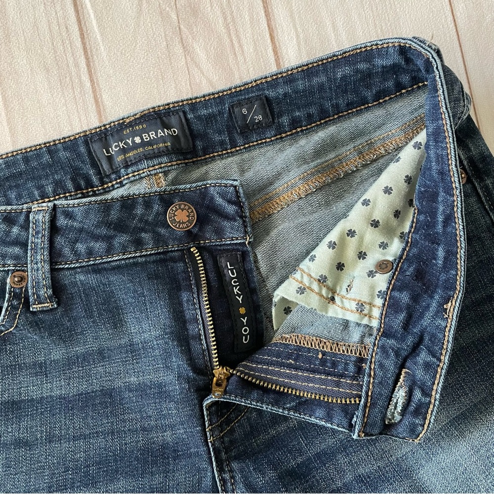 Lucky Brand Straight Skinny Jeans Women’s 6 | 28 Blue Med Wash Whiskering Casual - Picture 10 of 13